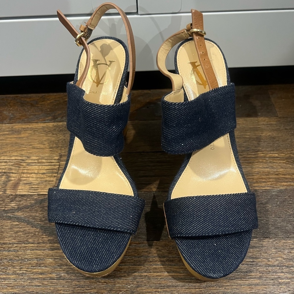 🚨 Vince Camuto Signature Denim and Tan Wedges Gently Used